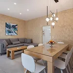 Апартаменти Amelia Luxury Living Mantaka