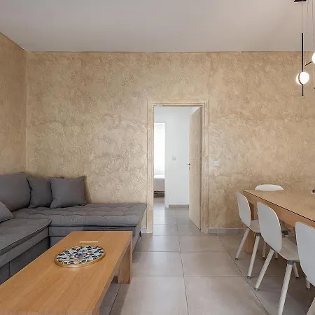 Amelia Luxury Living Mantaka