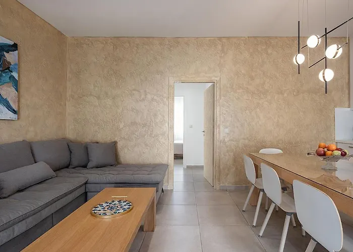 Amelia Luxury Living Mantaka